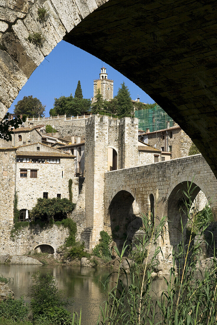 Medieval bridge over the Fluviá river Besalú  La Garrotxa  Girona province  Catalonia  Spain