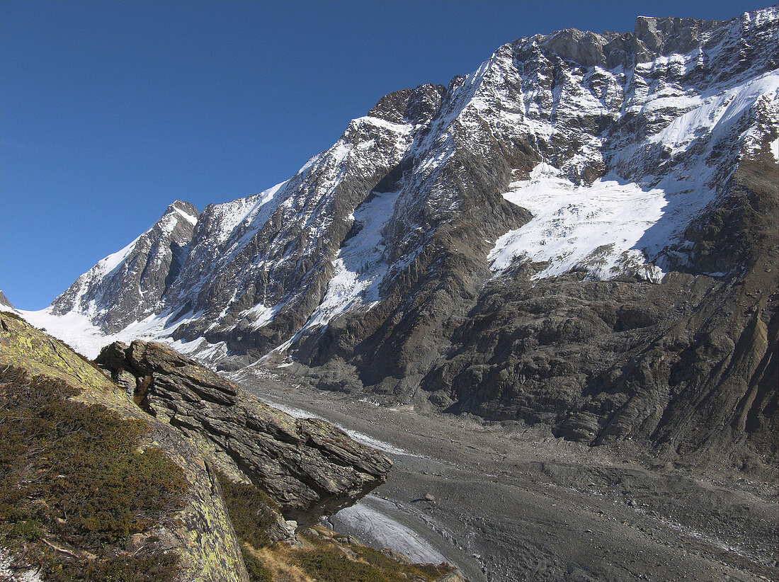 ANENHUTTE LOTSCHENTAL  VALAIS SUISSE . PATRIMOINE MONDIAL DE L´UNESCO