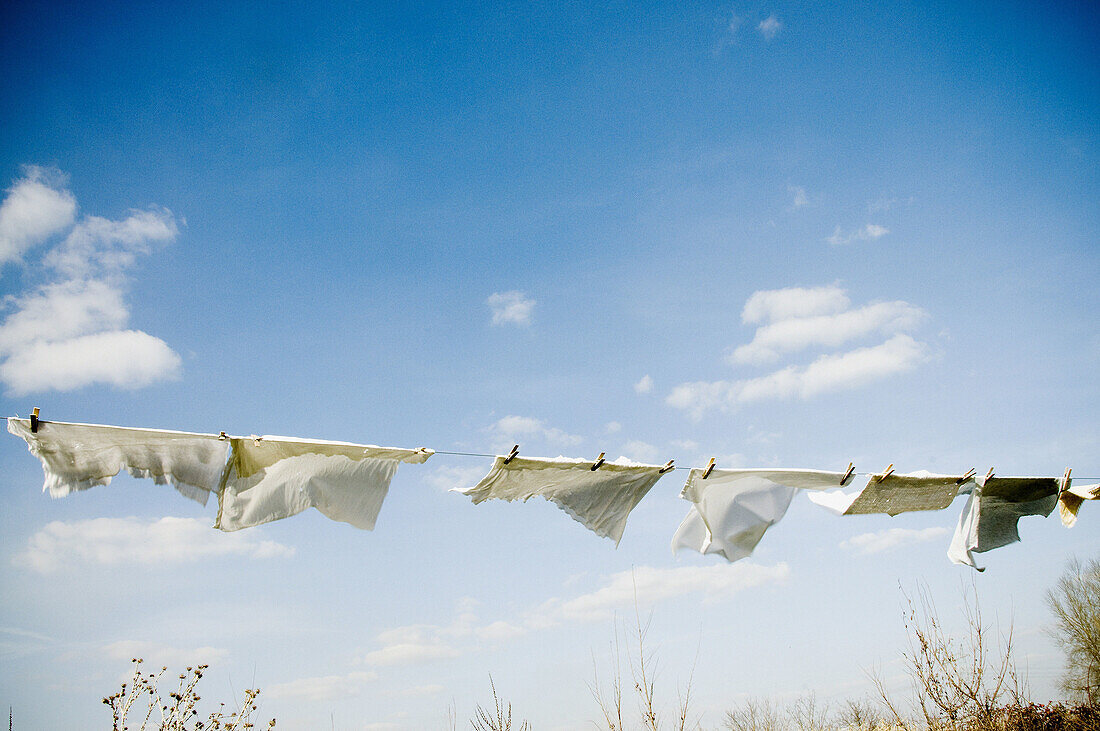 Air, Blue, Blue sky, Clothes, Clothes line, Clothes lines, Clothesline, Clotheslines, Color, Colour, Concept, Concepts, Daytime, detail, details, Dry, Drying, exterior, Light, Lightness, outdoor, outdoors, outside, Skies, Sky, Sunny, Washing, Wind, B75-72