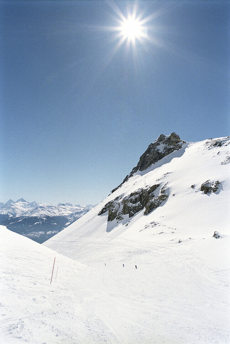 Berglandschaft in Winter, Bergkette, Schnee, Ski Piste, Crans Montana, Schweiz