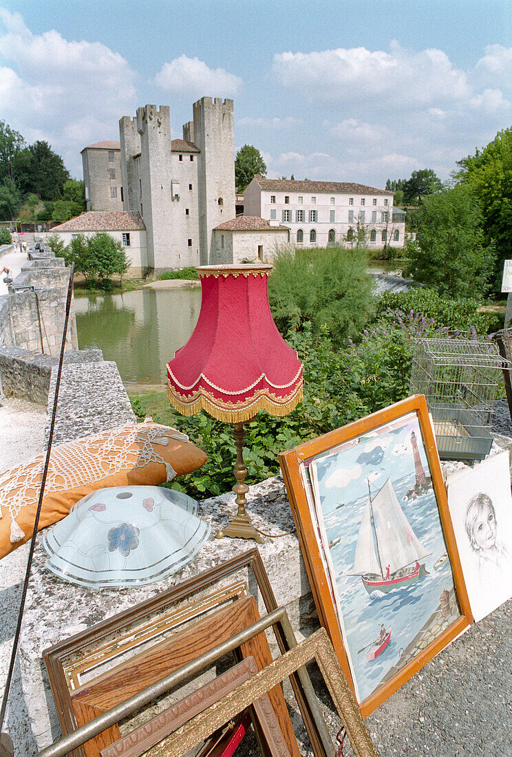 Flea market near a castle, Lot-et-Garonne, Lot et Garonne, France