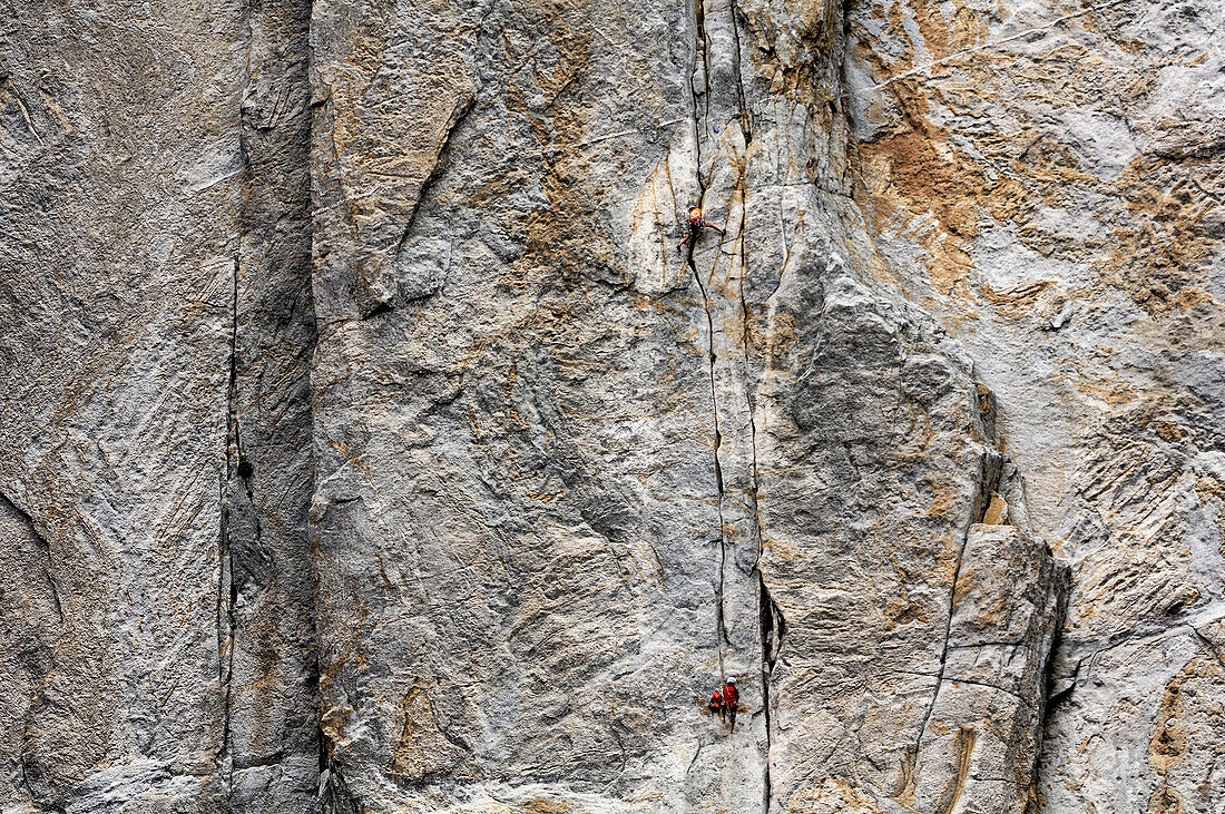 Women rock climbing in Yosemite National Park, California, USA