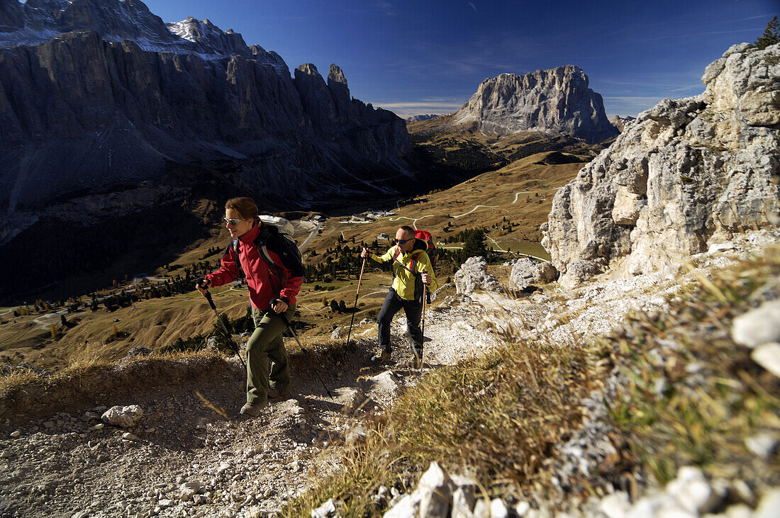 Couple mountain hiking, Gardena Pass, Trentino-Alto Adige/Südtirol, Italy