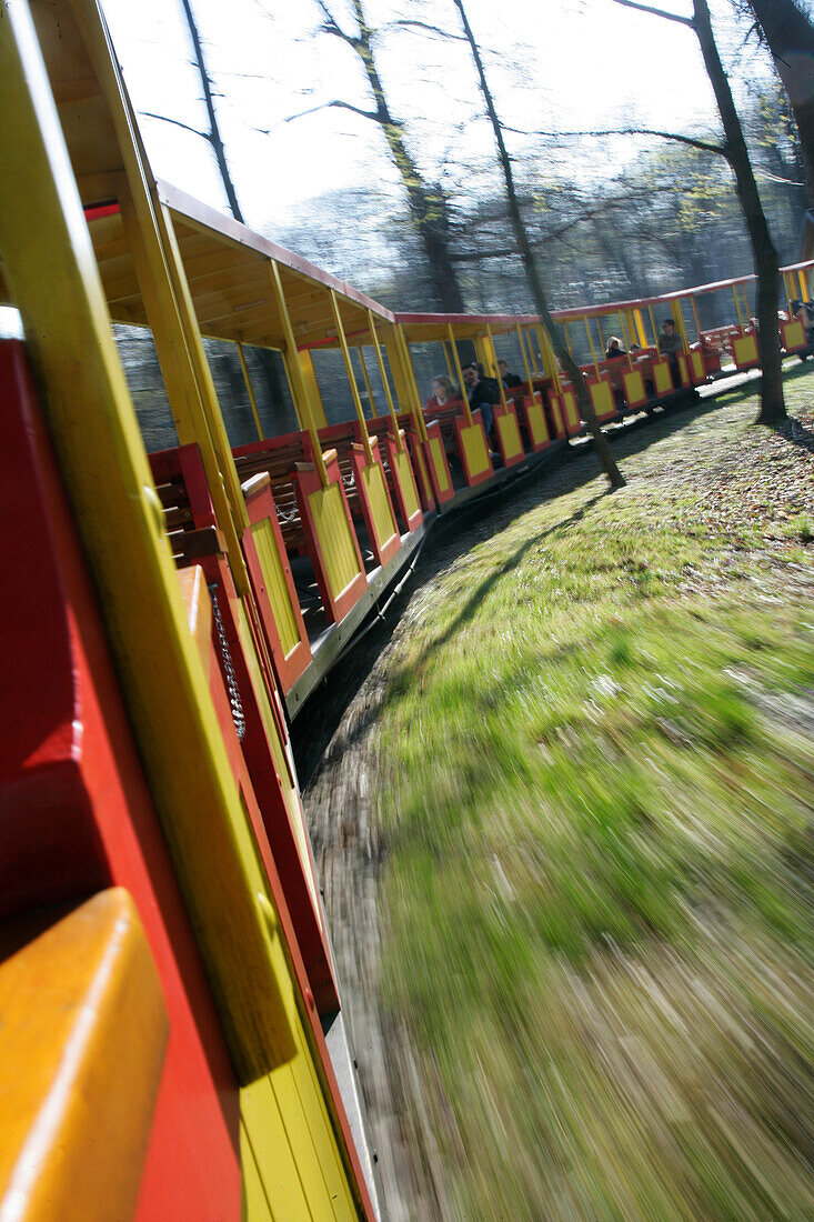 Zug im Wiener Prater, Vergnügungspark, Wien, Österreich