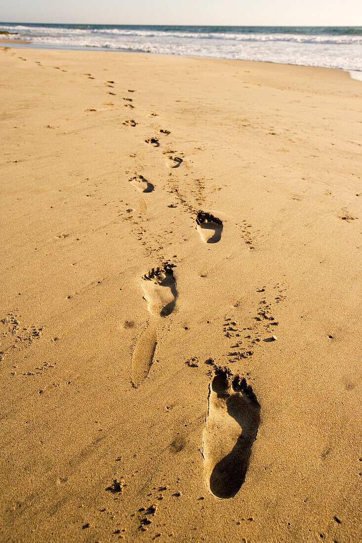 Fußspuren am Strand, Strand von Conejo, Baja California Süd, Mexiko