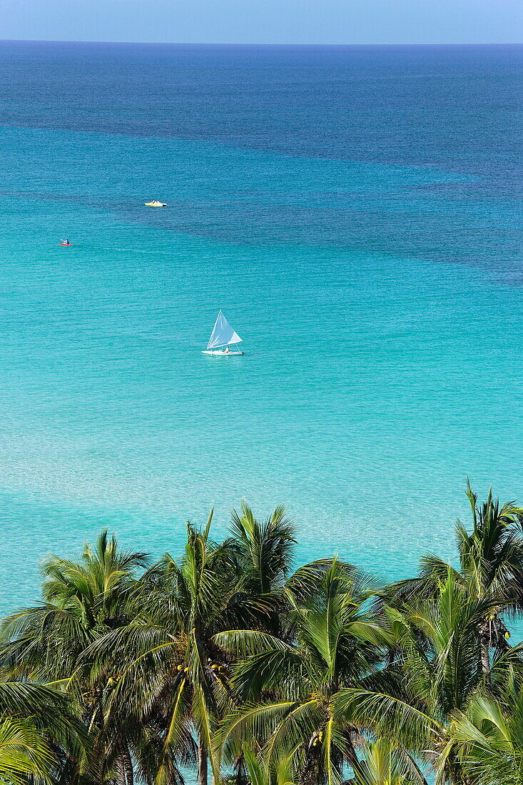 Blick über den Sandstrand zum Hotel Villa Dupont, Varadero, Matanzas, Kuba