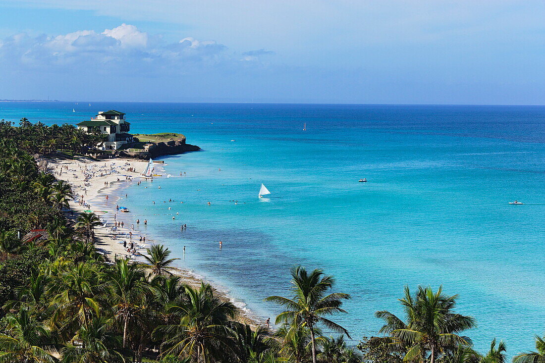 Blick über den Sandstrand zum Hotel Villa Dupont, Varadero, Matanzas, Kuba