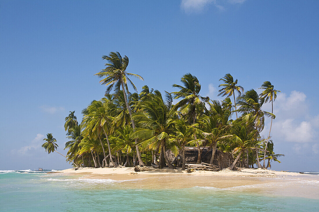 PANAMA, Kuna Yala, San Blas Islands, Green Island