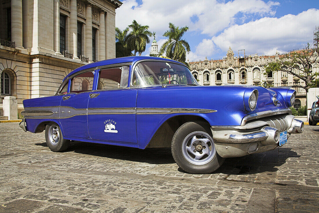 Classic American blue Pontiac taxi, Havana, La Habana Vieja, Cuba