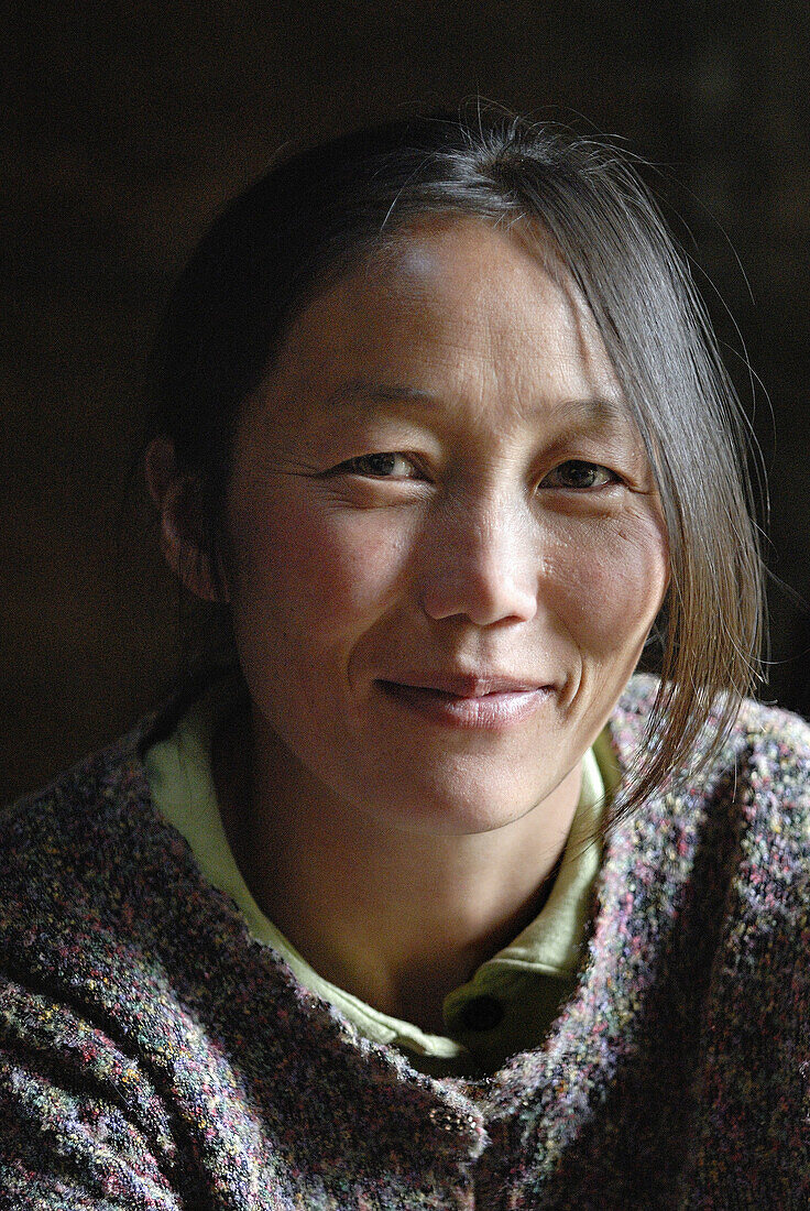 Tsaatan woman. Red taiga. Khövsgöl province. Mongolia