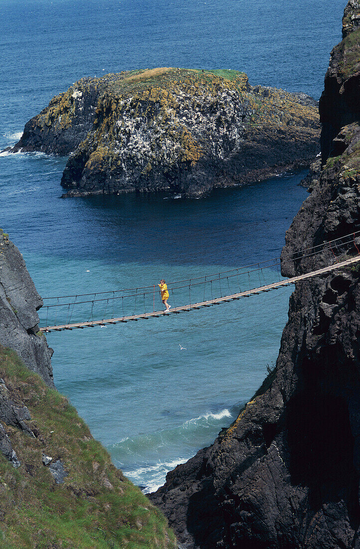 Carrick-a-rede rope bridge, County Antrim, Northern Ireland, United Kingdom