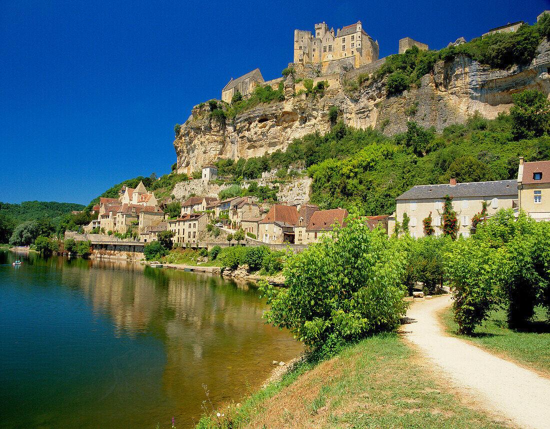 BEYNAC CASTLE, BEYNAC-ET-CAZENAC, The Dordogne, FRANCE
