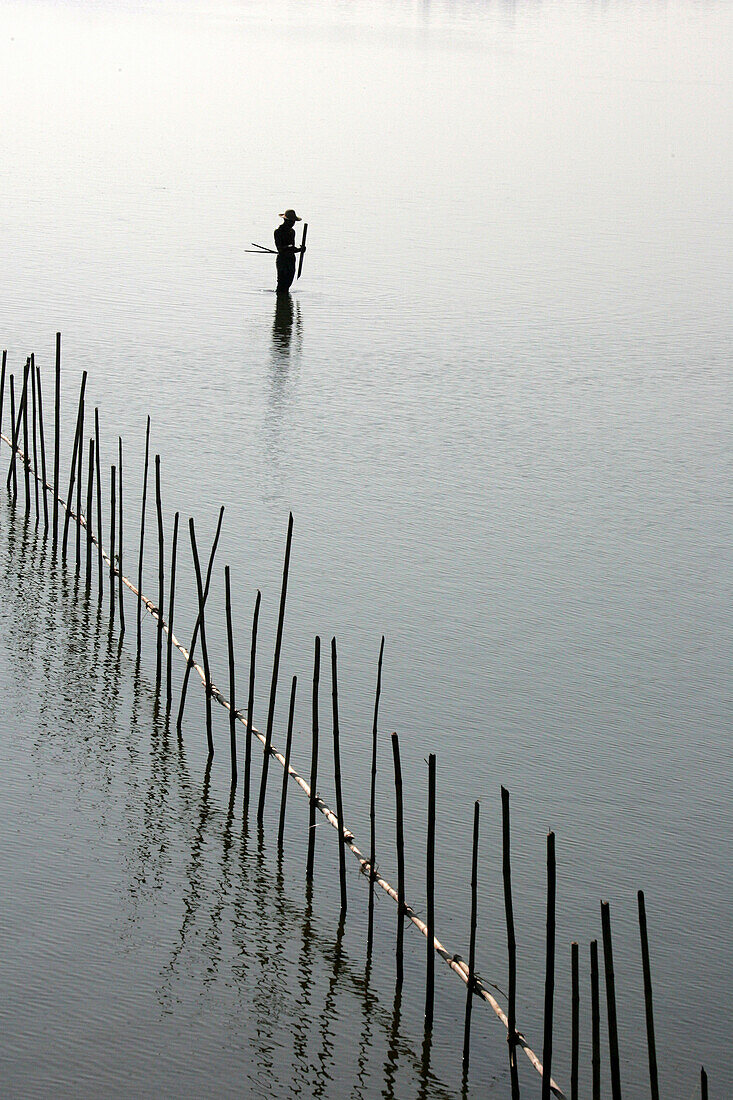 A FISHERMAN, GENERAL, PEOPLE, BURMA