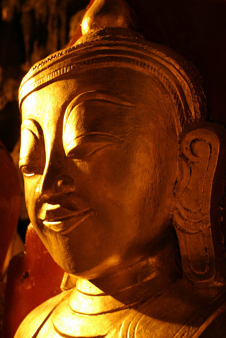 BUDDHA IMAGE IN THE PINDAYA CAVES, PINDAYA, SHAN STATE, BURMA