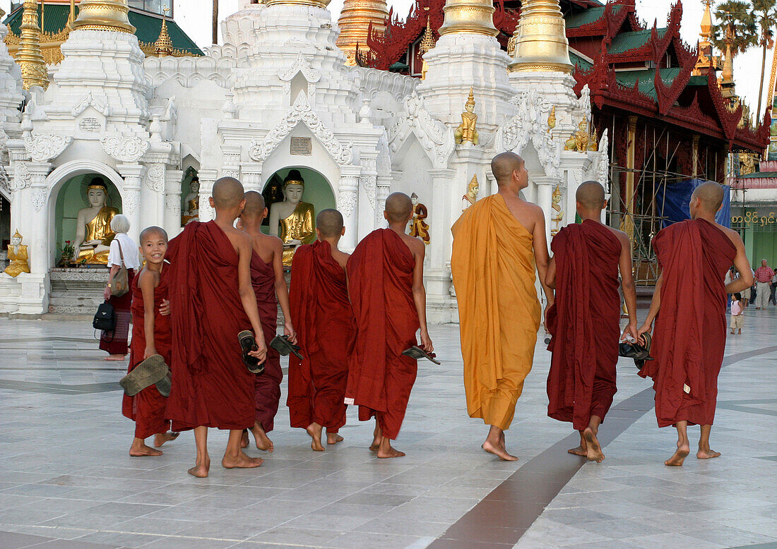 BUDDHIST MONKS AT THE SHWEDAGON PAGODA, YANGON, BURMA