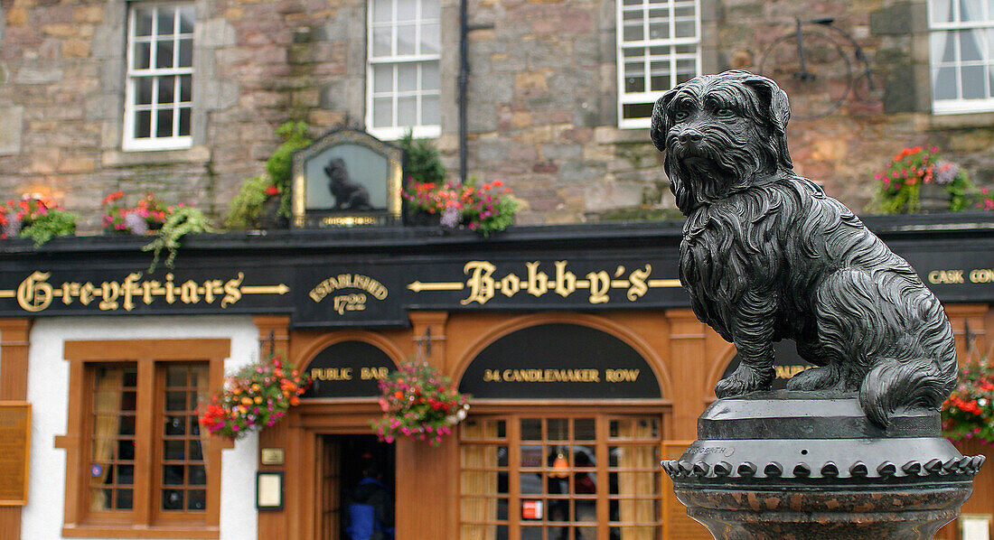 STATUE OF GREYFRIAR'S BOBBY, EDINBURGH, Lothian, UK, Scotland