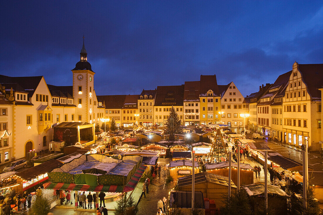 Blick über den Weihnachtsmarkt, Freiberg, Erzgebirge, Sachsen, Deutschland