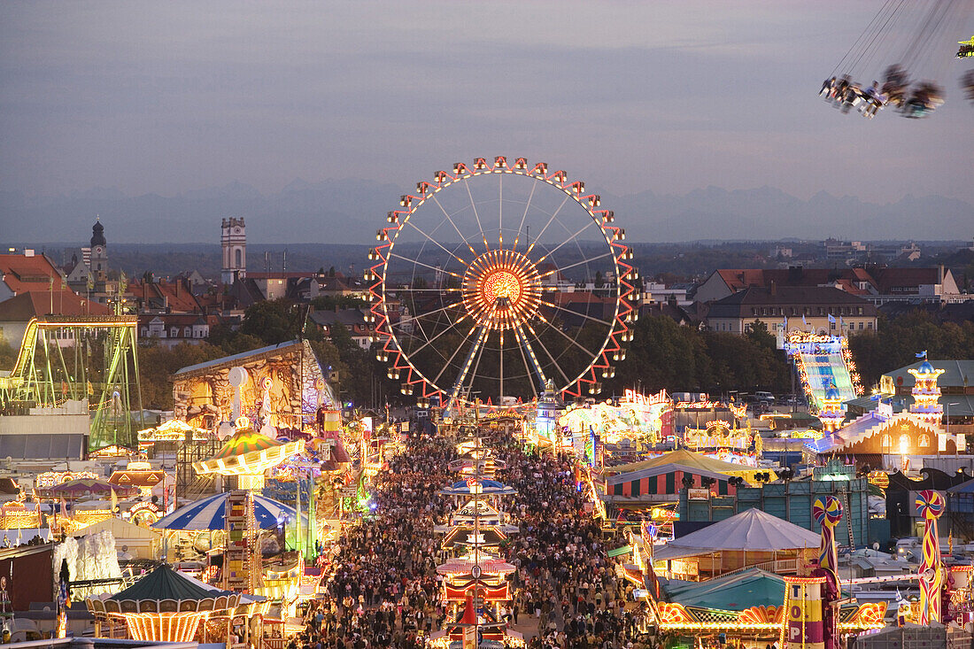 Oktoberfest, Blick über die Theresienwiese, München, Bayern, Deutschland