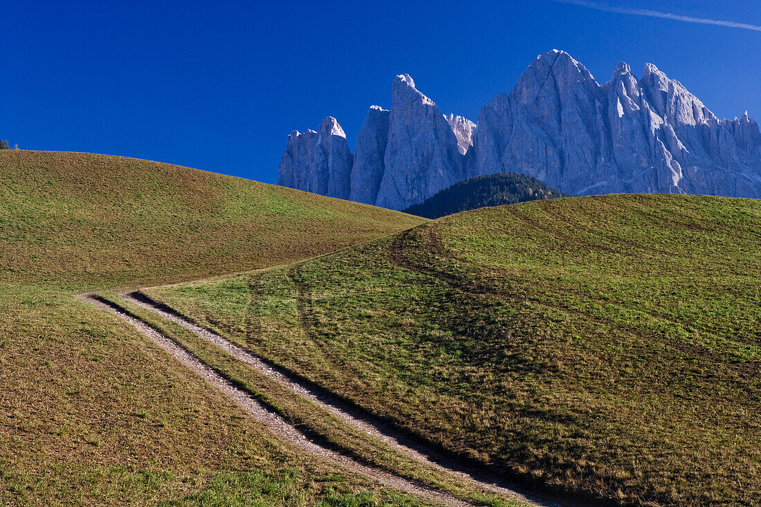 Villnößtal mit Geislergruppe im Hintergrund, Trentino-Alto Adige, Italien