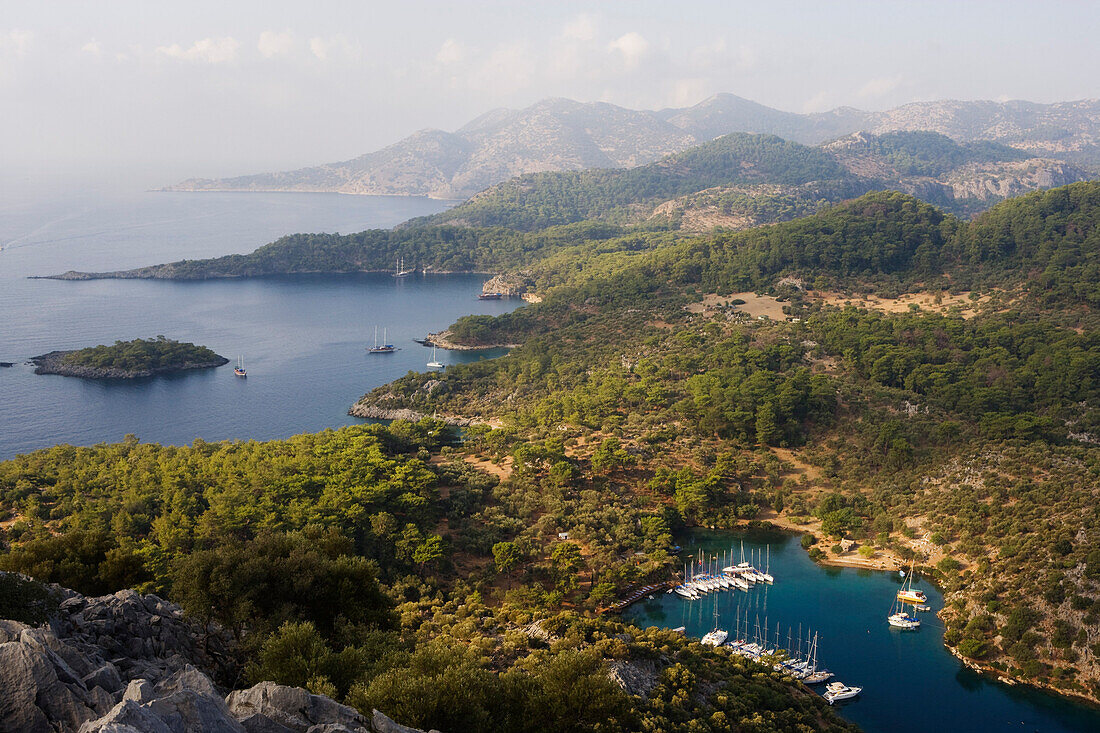 Blick von oben auf die kleine Bucht Kapi Creek, Fethiye Bucht, Türkei, Europa