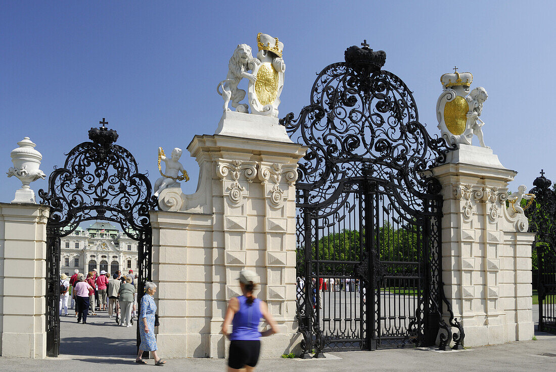 Eingangstor zur Gartenanlage, Schloss Belvedere, Wien, Österreich