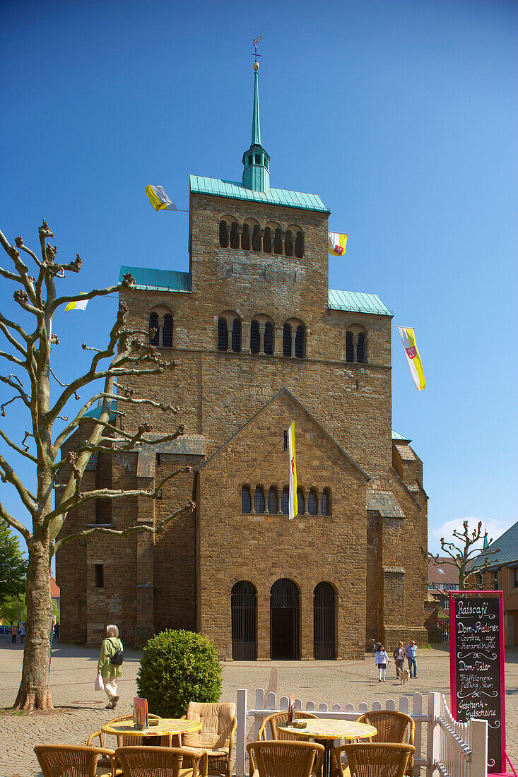 Dom St. Petrus und Gorgonius (11. - 13.Jh.)  in Minden, Straße der Weserrenaissance, Nordrhein-Westfalen, Deutschland, Europa