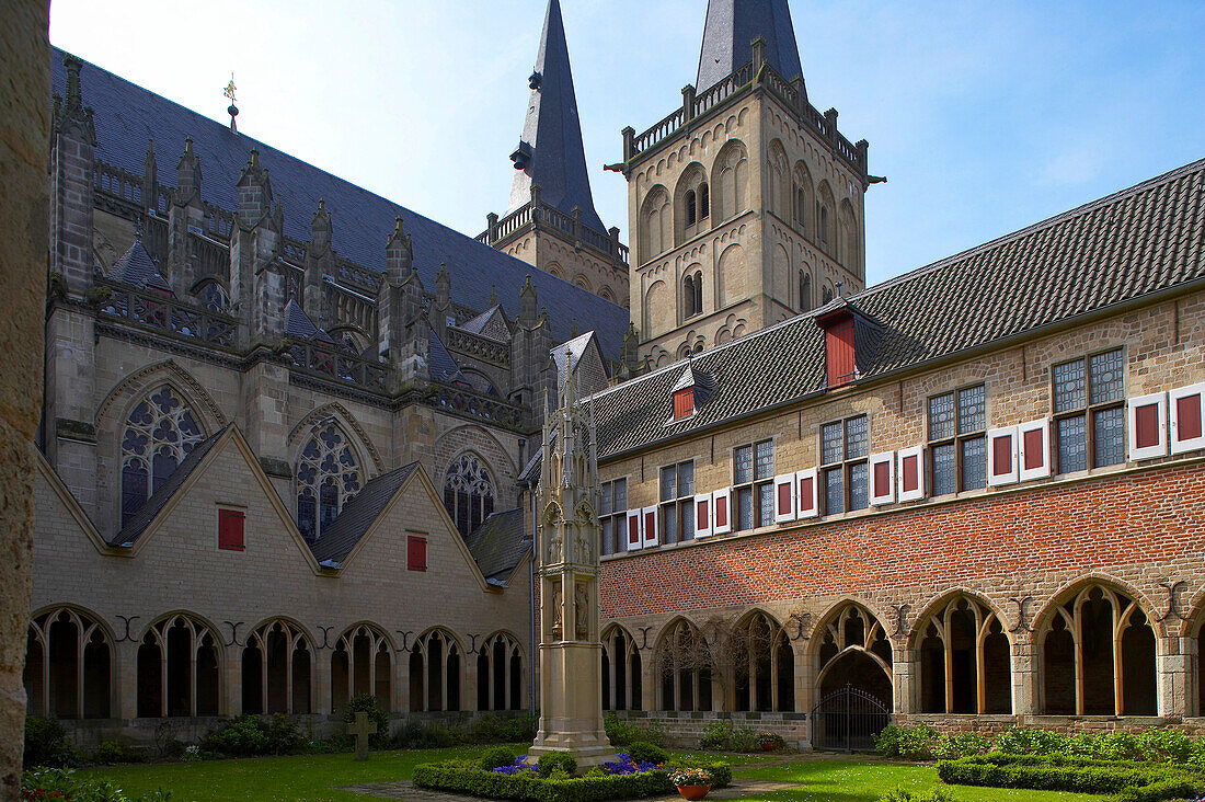 cloister at the St. Viktor Dom (church) in Xanten, spring, Niederrhein, North Rhine-Westphalia, Germany, Europe