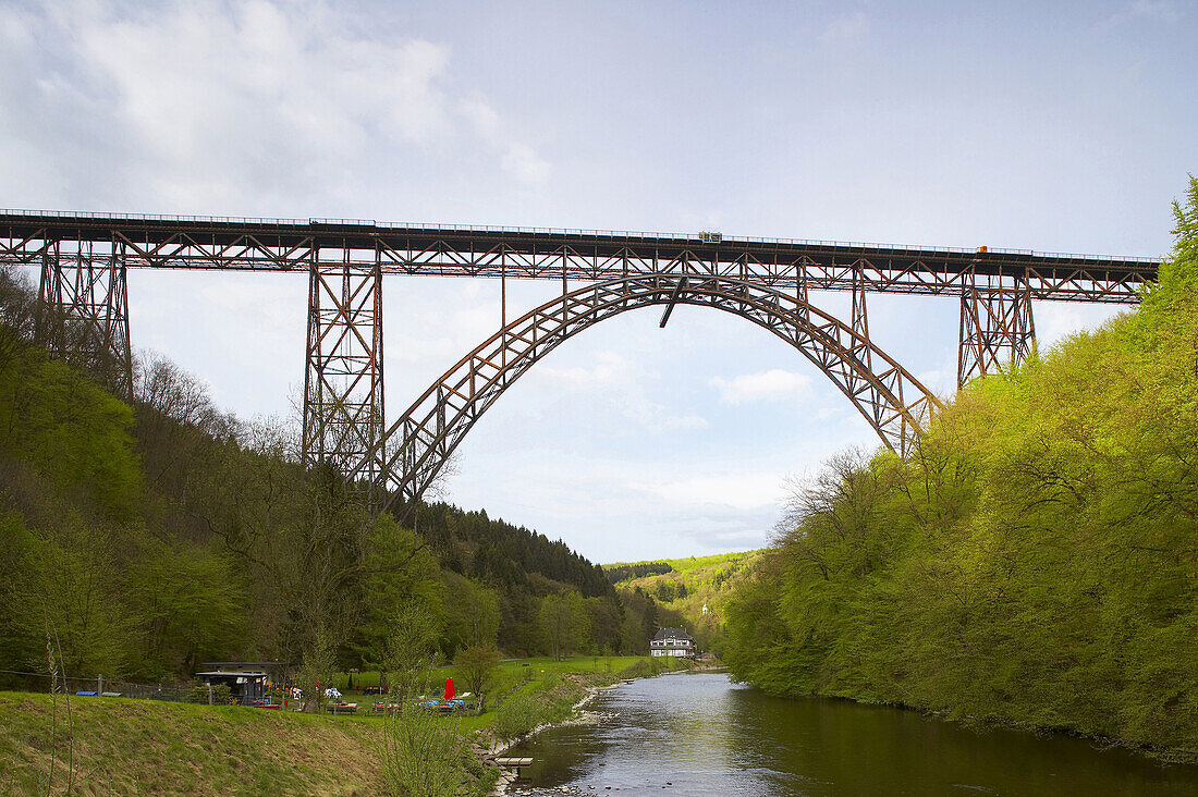 Muengsten Bridge spanning river Wupper, Solingen, Bergisches Land, North Rhine-Westphalia, Germany