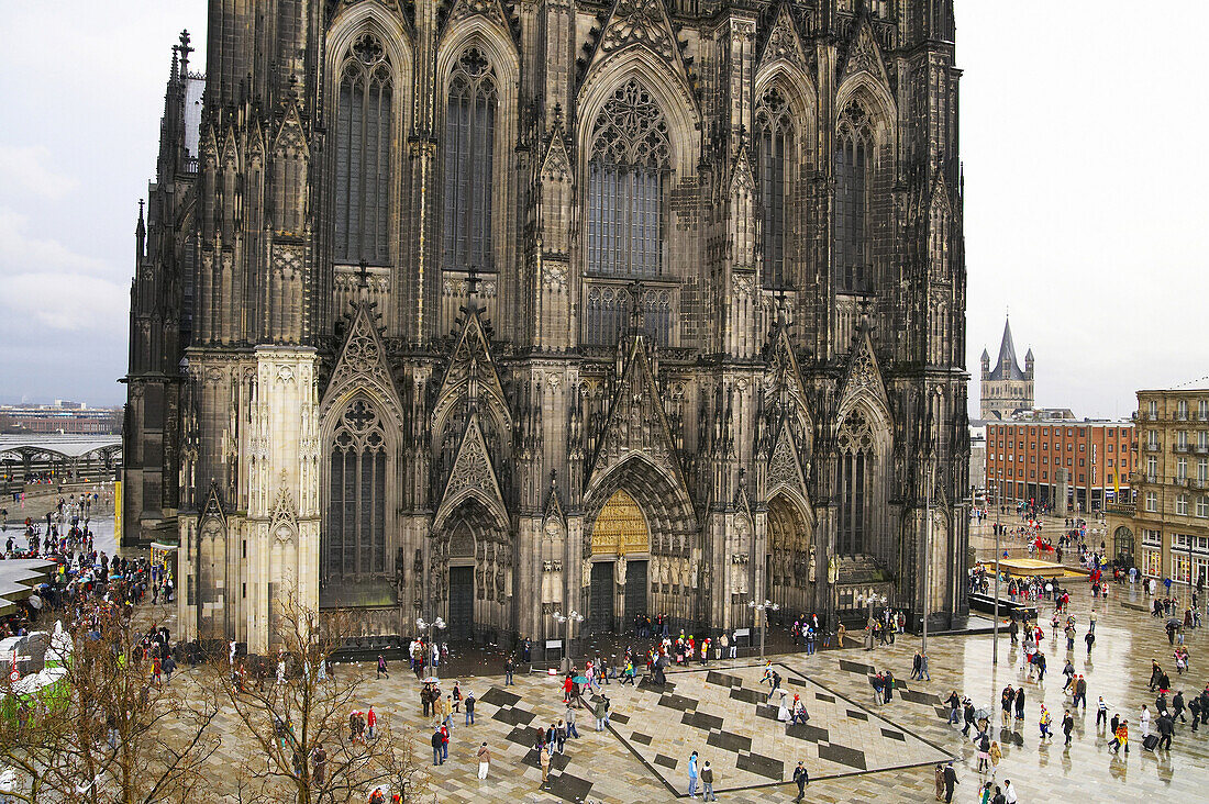 Blick auf die Domplatte mit Kölner Dom, Köln, Nordrhein-Westfalen, Deutschland