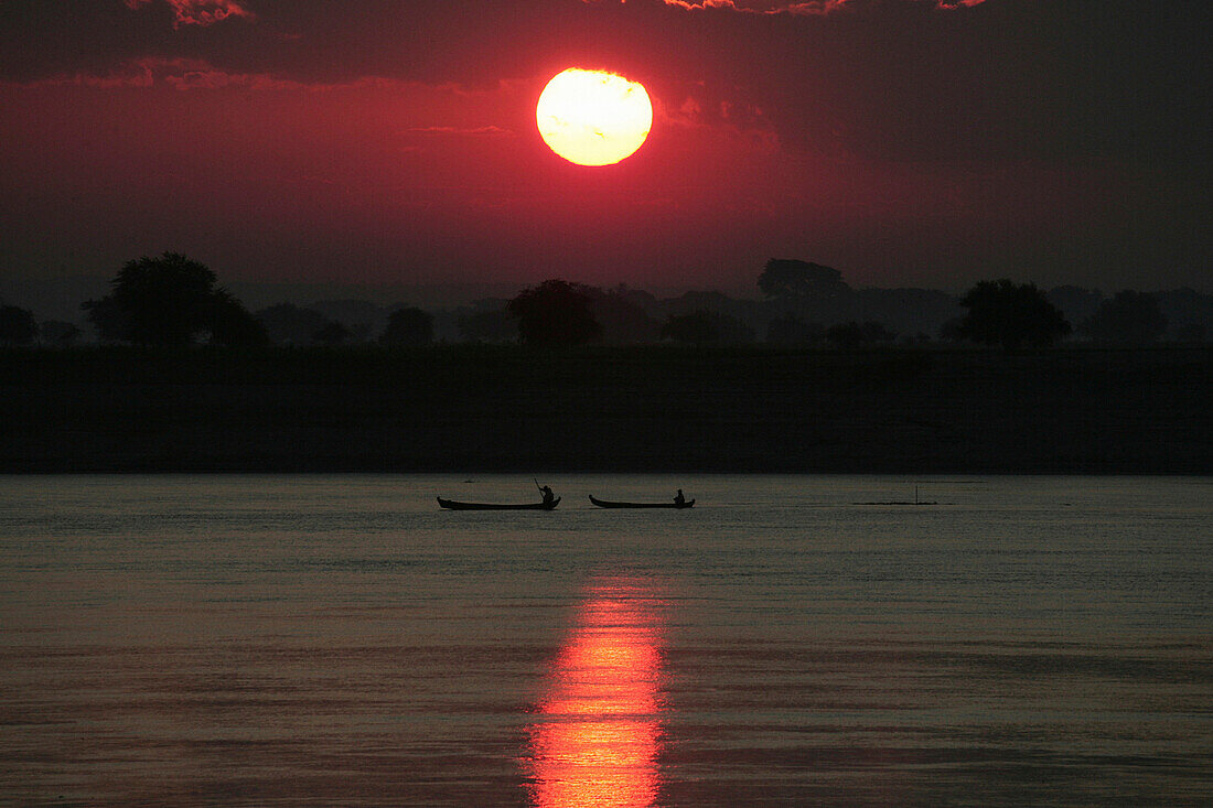 Dawn over the Irrawaddy river, Irrawaddy River, Burma