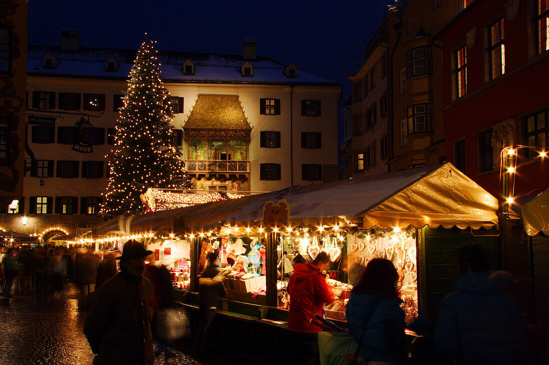 Christmas tree and market stalls in the Old Town, Innsbruck, Tyrol, Austria