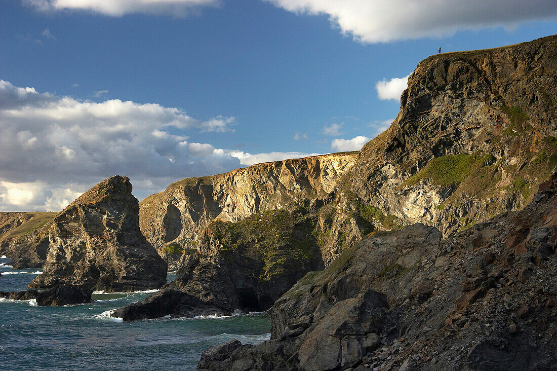 View of cliffs and rocks in sea, Bedruthan Steps, Cornwall, UK, England