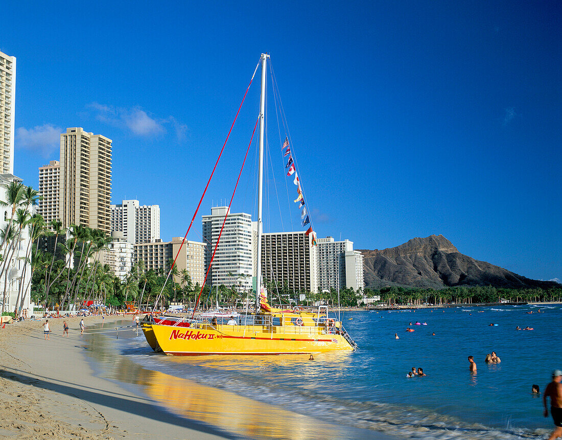 Waikiki Beach in Honolulu, Oahu Island, Hawaii, Usa