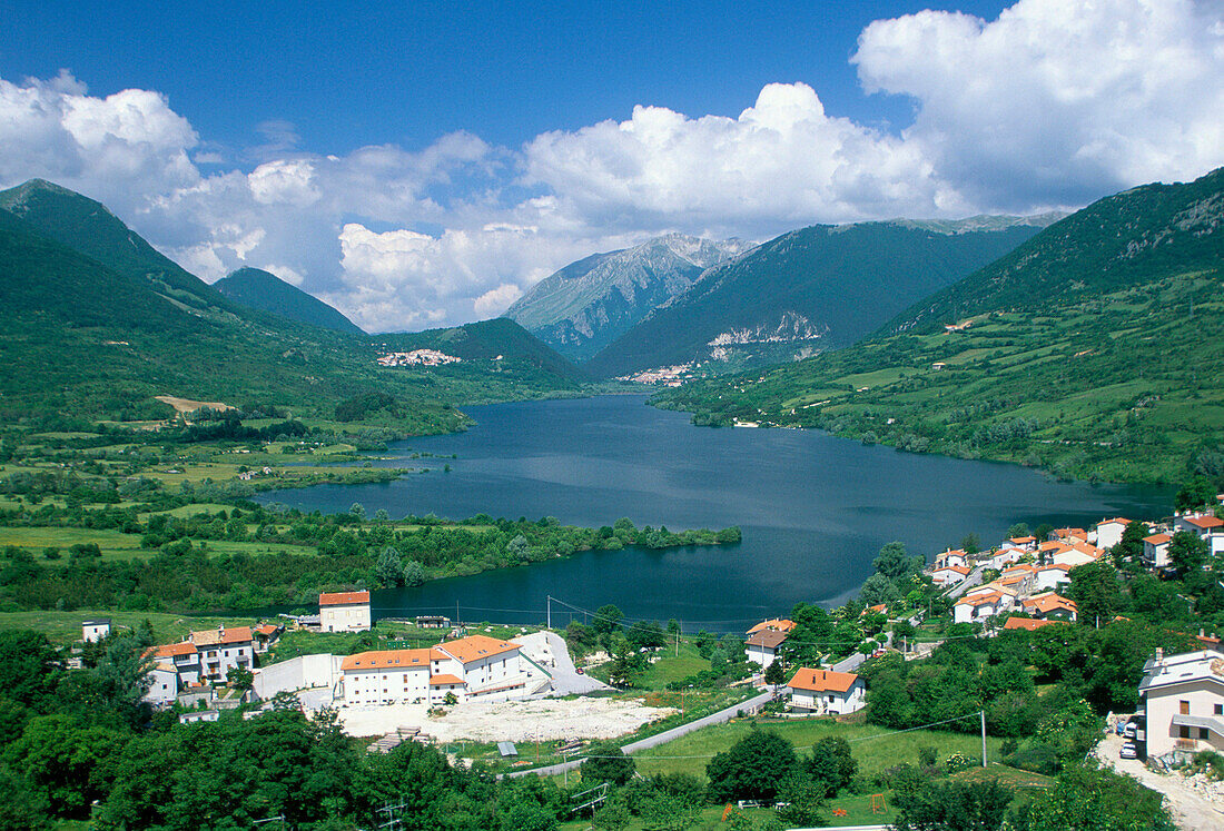 Lago Di Barrea, Parco Nationale Dell'abruzzo, Abruzzo, Italy