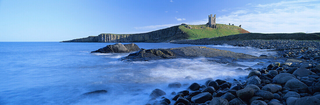 Dunstanburgh Castle & Embleton Bay, Embleton, Northumberland, UK, England