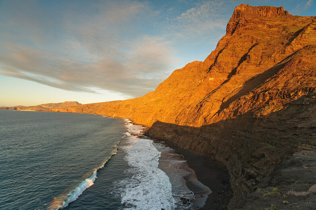 View at the steep coast, Faneque mountain and Fanaroque beach, Parque Natural de Tamadaba, West coast, Gran Canaria, Canary Islands, Spain, Europe