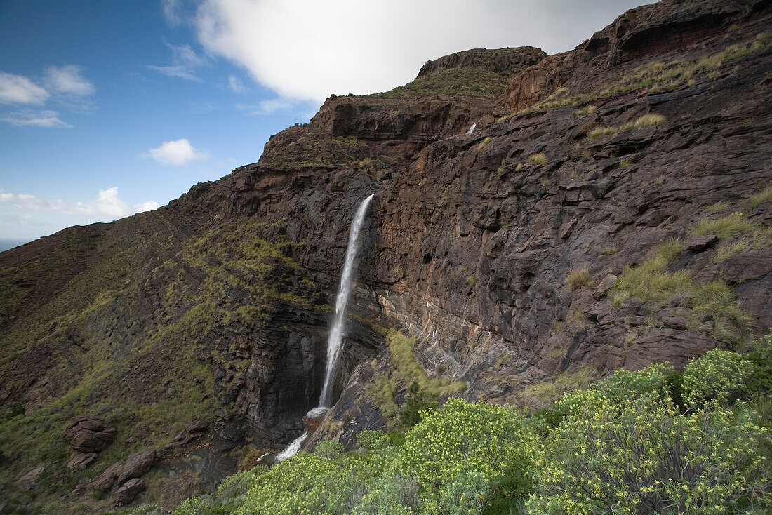 Der Wasserfall Cascada El Palmar im Gebirge, Tal von El Risco, Naturpark Tamadaba, Gran Canaria, Kanarische Inseln, Spanien, Europa