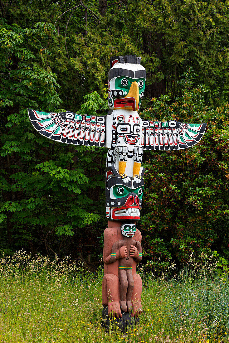 Totempfahl der KWAKIUTL Indianer im Stanley Park, Vancouver, Kanada, Britisch Kolumbien, Nordamerika