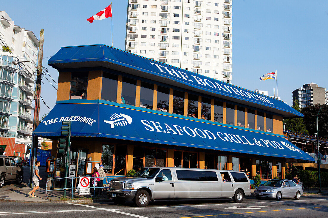 Stretch Limousine vor Fischrestaurant, English Bay, Westend, Vancouver, Kanada, Britisch Kolumbien, Nordamerika
