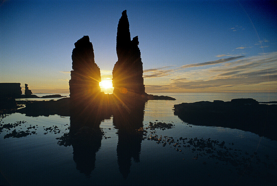 Sunrise at the Stacks of Duncansby, Duncansby Head, Highlands, Caithness, Scotland, Great Britain, Europe