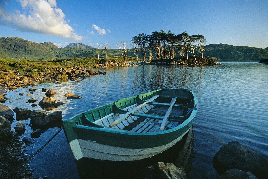 Rowing boat, Loch Assynt, Highlands, Sutherland, Scotland, Great Britain, Europe