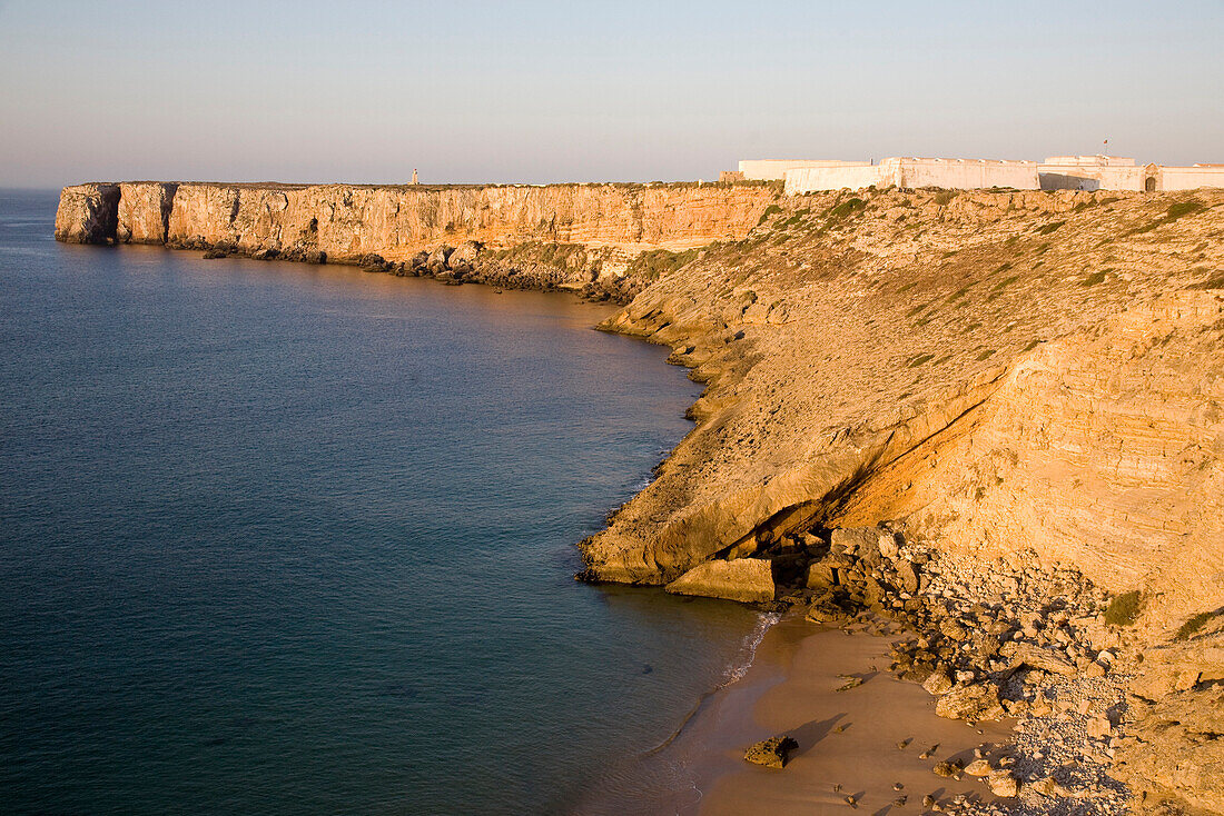 Coast at Sagres in the morning light, Cape Ponta de Sagres, fort Fortaleza de Sagres, former fortress of Henry the Navigator (15th century), West coast of Algarve, Algarve, Portugal