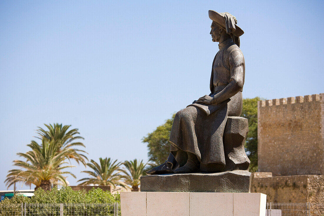 Denkmal von Heinrich dem Seefahrer (15. Jh.), Palmen, Westkueste der Algarve, Lagos, Algarve, Portugal