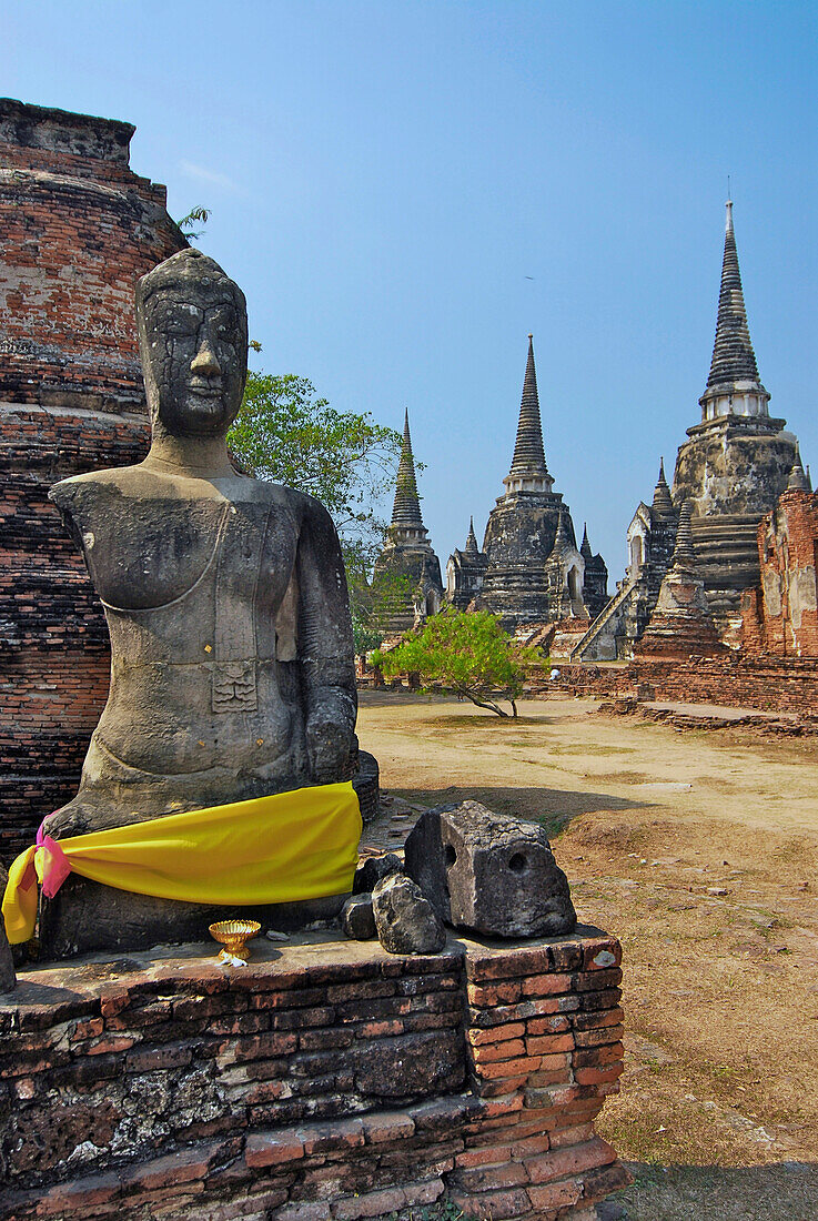Wat Phra Si Sanphet, Buddha vor den Chedis, Ayutthaya, Thailand, Asien