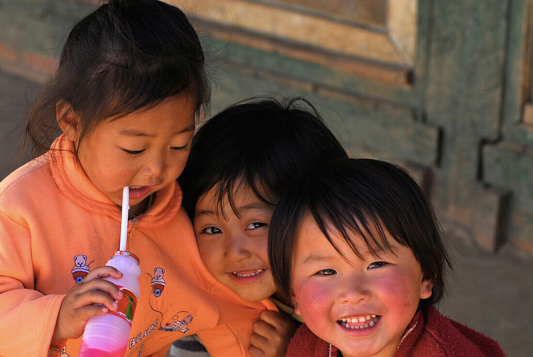 Chinese children in the mountain village at Doi Ang Khang, Golden Triangle, Thailand, Asia