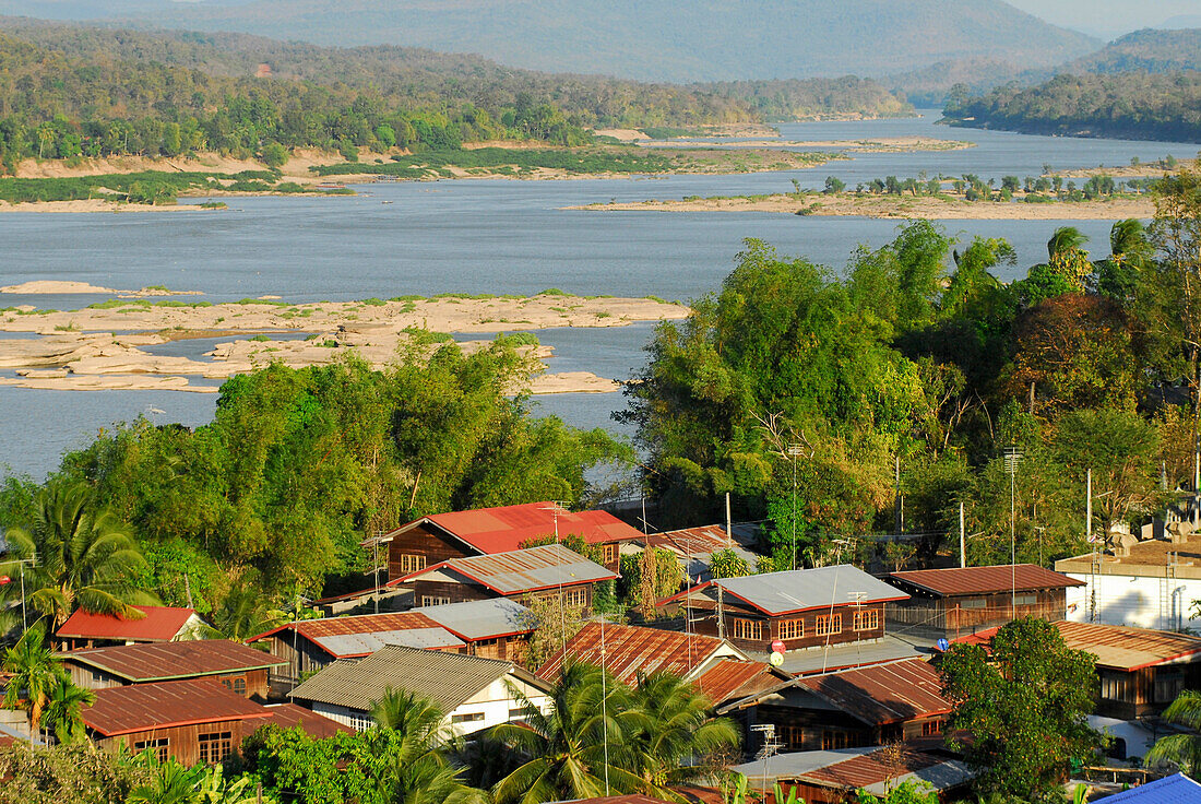 Mekong river at Khong Chiam with view towards Laos, Province Ubon Ratchathani, Thailand, Asia