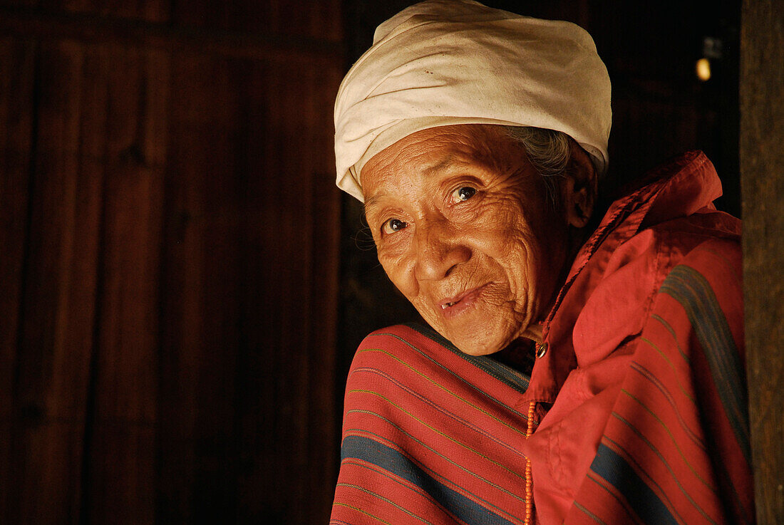 Older Karen woman clad in traditional dress, Mae Sariang, Province Mae Hong Son, Thailand, Asia