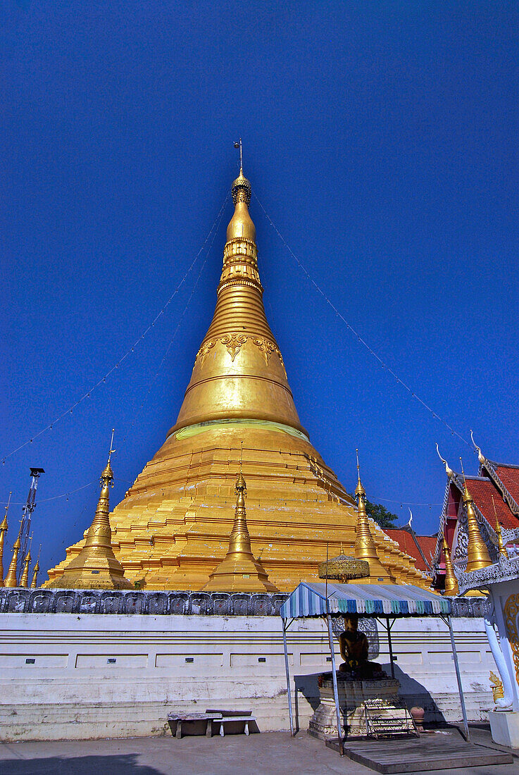 Goldene Pagode in Mae Sot, Chedi, Provinz Tak, Thailand, Asien