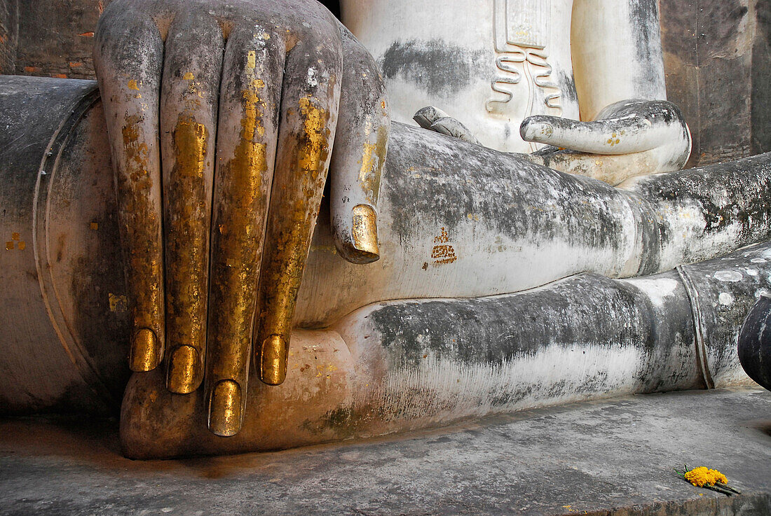 Large sitting Buddha at Wat Si Chum, Sukothai Historical Park, Central Thailand, Asia