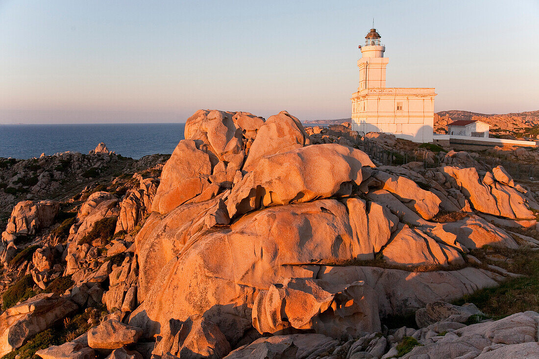 Leuchtturm von Capo Testa bei Sonnenuntergang, Santa Teresa Gallura, Sardinien, Italien, Europa